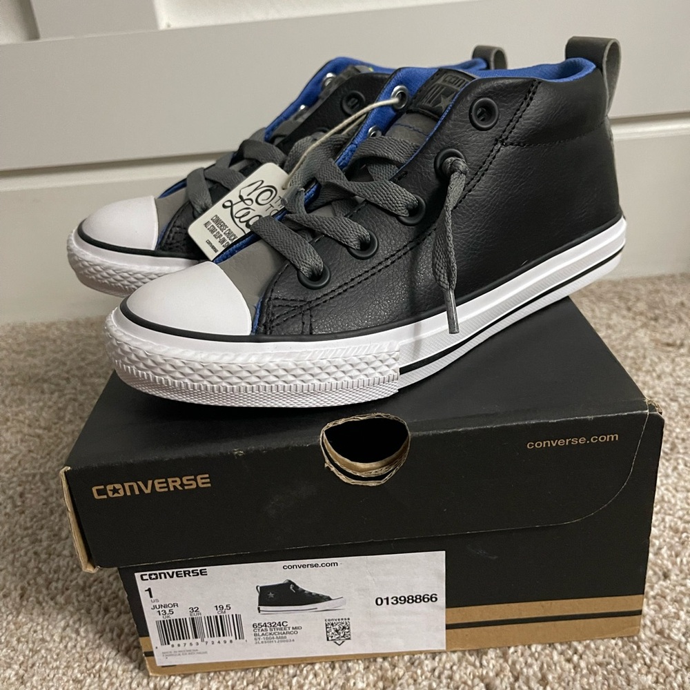 Converse Street Mid shoes size 1
